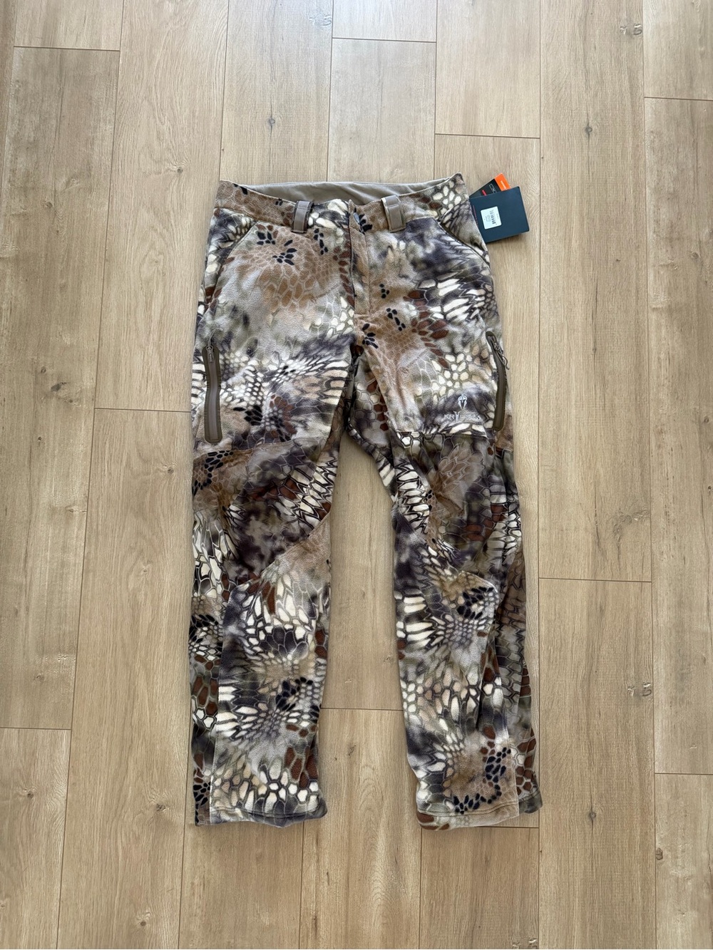 Men's Kryptek insulated hunting pants. NWT